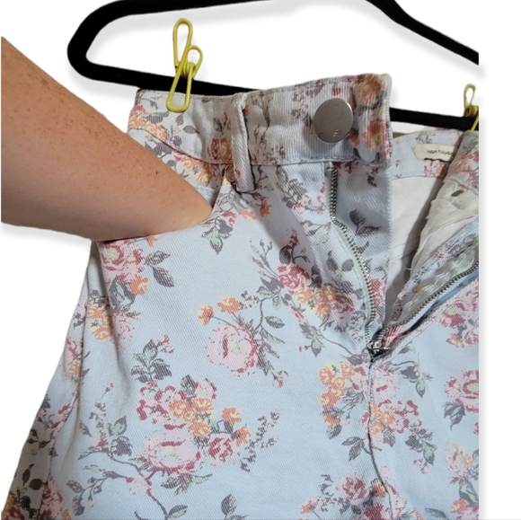 Cotton On Floral Baby Blue Shorts - Picture 6 of 7